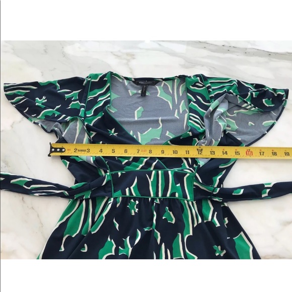BCBG NAVY BLUE GREEN WHITE FAUX WRAP BELTED TOP SIZE XS - Picture 6 of 13